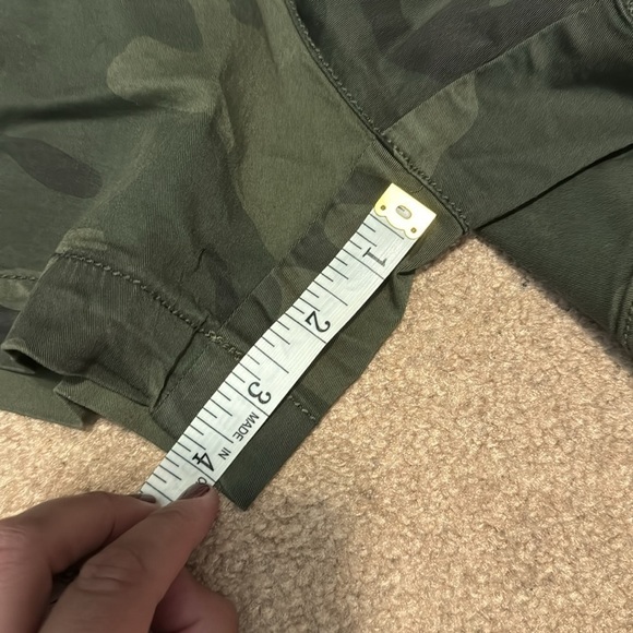 Sanctuary camouflage paper bag style shorts size 32 - Picture 4 of 4